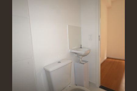 Banheiro de kitnet/studio para alugar com 1 quarto, 17m² em Jardim Monte Kemel, São Paulo