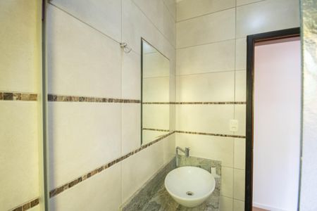 Casa à venda com 140m², 3 quartos e 5 vagasBanheiro 1