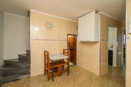 Casa à venda com 88m², 3 quartos e 2 vagasCozinha/Escada quartos