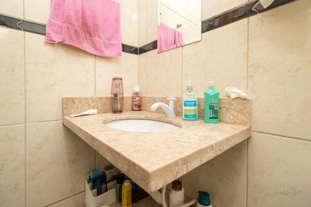 Casa à venda com 88m², 3 quartos e 2 vagasBanheiro 2