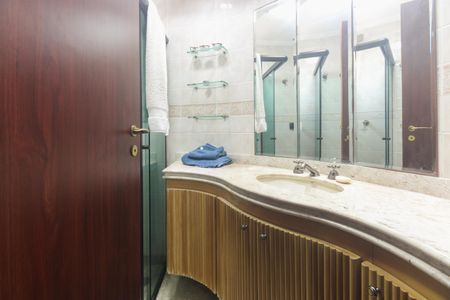 Apartamento para alugar com 170m², 3 quartos e 3 vagas Apartamento para alugar com 170m², 3 quartos e 3 vagasBanheiro da Suíte 1