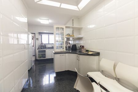 Apartamento para alugar com 170m², 3 quartos e 3 vagas Apartamento para alugar com 170m², 3 quartos e 3 vagasCozinha