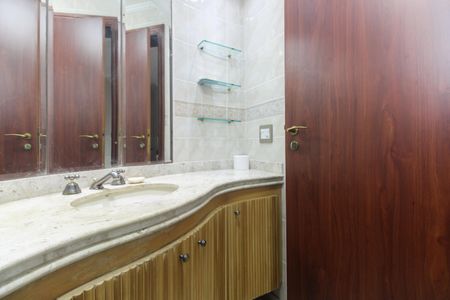 Apartamento para alugar com 170m², 3 quartos e 3 vagas Apartamento para alugar com 170m², 3 quartos e 3 vagasBanheiro da Suíte 1