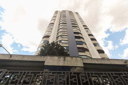 Apartamento para alugar com 170m², 3 quartos e 3 vagas Apartamento para alugar com 170m², 3 quartos e 3 vagasFachada