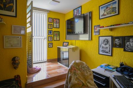 Casa à venda com 180m², 2 quartos e 2 vagas Casa à venda com 180m², 2 quartos e 2 vagasEscritório