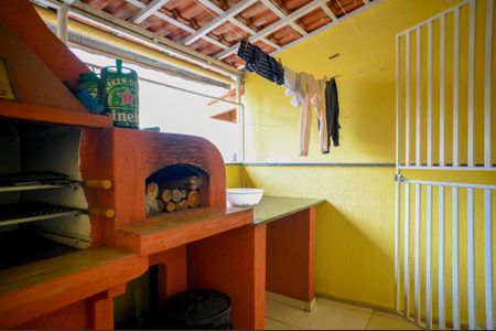 Casa à venda com 180m², 2 quartos e 2 vagas Casa à venda com 180m², 2 quartos e 2 vagasChurrasqueira