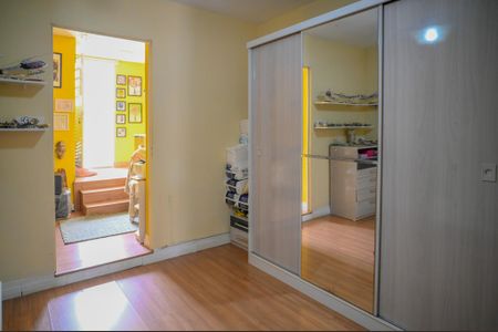 Casa à venda com 180m², 2 quartos e 2 vagas Casa à venda com 180m², 2 quartos e 2 vagasQuarto 2