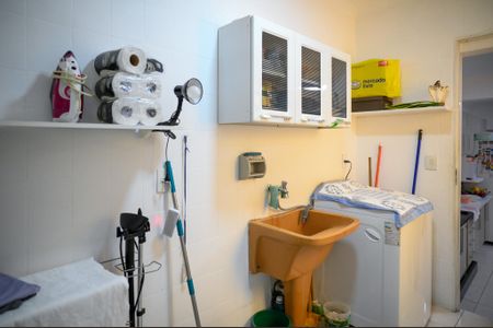 Casa à venda com 180m², 2 quartos e 2 vagas Casa à venda com 180m², 2 quartos e 2 vagasÁrea de Serviço