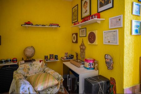 Casa à venda com 180m², 2 quartos e 2 vagas Casa à venda com 180m², 2 quartos e 2 vagasEscritório