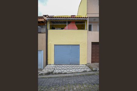 Casa à venda com 180m², 2 quartos e 2 vagas Casa à venda com 180m², 2 quartos e 2 vagasFachada Garagem 1
