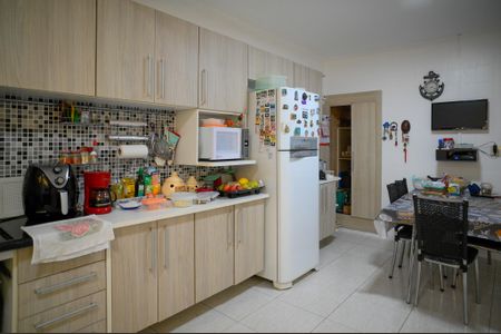 Casa à venda com 180m², 2 quartos e 2 vagas Casa à venda com 180m², 2 quartos e 2 vagasCozinha