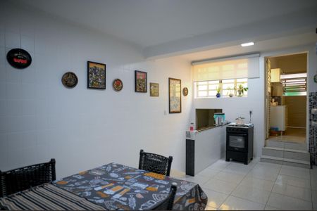 Casa à venda com 180m², 2 quartos e 2 vagas Casa à venda com 180m², 2 quartos e 2 vagasCozinha