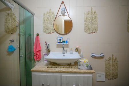 Casa à venda com 180m², 2 quartos e 2 vagas Casa à venda com 180m², 2 quartos e 2 vagasBanheiro