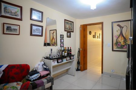 Casa à venda com 180m², 2 quartos e 2 vagas Casa à venda com 180m², 2 quartos e 2 vagasSala