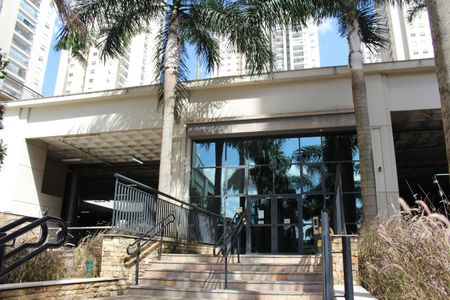 Apartamento para alugar com 68m², 2 quartos e 1 vagaFachada e portaria