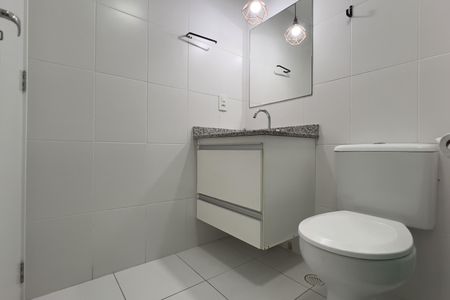 Apartamento para alugar com 68m², 2 quartos e 1 vaga Apartamento para alugar com 68m², 2 quartos e 1 vagaBanheiro da Suíte
