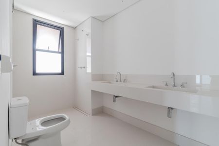 Apartamento à venda com 208m², 3 quartos e 3 vagasBanheiro da Suíte 1