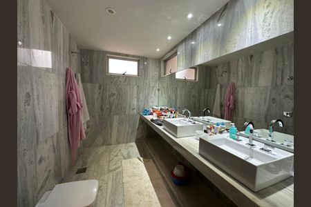 Apartamento à venda com 162m², 4 quartos e 2 vagasBanheiro