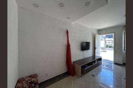Sala de casa de condomínio para alugar com 2 quartos, 93m² em Conjunto Residencial Vista Verde, São Paulo