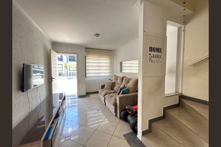 Sala de casa de condomínio para alugar com 2 quartos, 93m² em Conjunto Residencial Vista Verde, São Paulo
