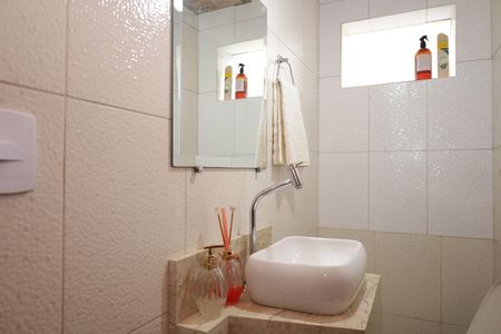 Casa à venda com 70m², 2 quartos e 1 vagaBanheiro 2 - Lavabo