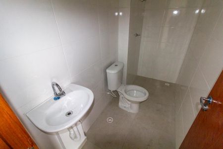 Banheiro Social de kitnet/studio para alugar com 1 quarto, 27m² em Vila Carrão, São Paulo