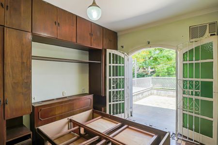 Casa à venda com 184m², 3 quartos e 2 vagasSuite