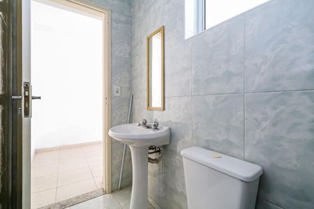 Casa à venda com 184m², 3 quartos e 2 vagasBanheiro de serviço