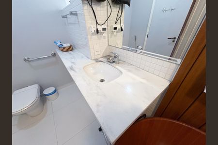 Apartamento para alugar com 98m², 2 quartos e 1 vaga Apartamento para alugar com 98m², 2 quartos e 1 vagaBanheiro da Suíte