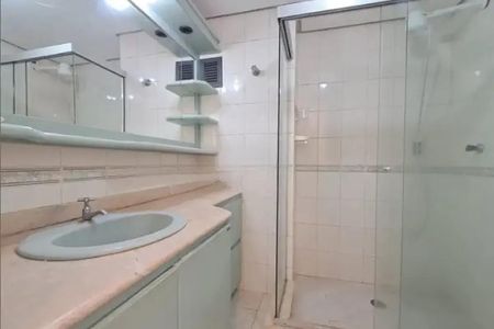 Banheiro de apartamento à venda com 2 quartos, 95m² em Centro Histórico, Porto Alegre