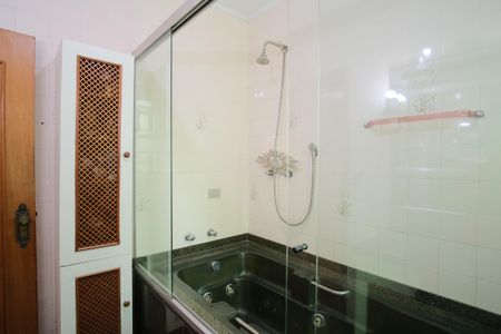 Casa à venda com 235m², 3 quartos e 4 vagasBanheiro da Suíte