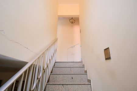 Casa à venda com 235m², 3 quartos e 4 vagasEscada