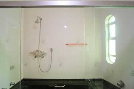 Casa à venda com 235m², 3 quartos e 4 vagasBanheiro da Suíte