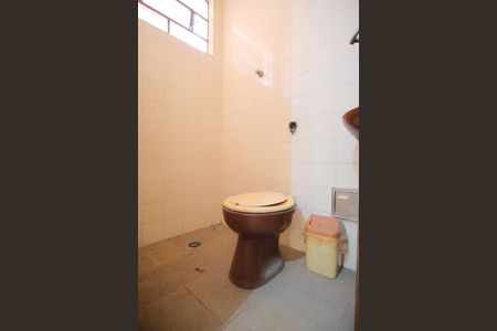 Casa à venda com 235m², 3 quartos e 4 vagasBanheiro de serviço