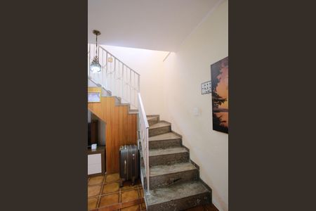 Casa à venda com 235m², 3 quartos e 4 vagasEscada