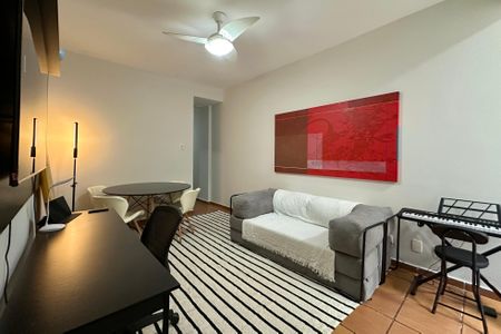 Sala de apartamento para alugar com 2 quartos, 50m² em Leme, Rio de Janeiro