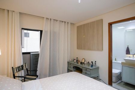 Apartamento à venda com 140m², 4 quartos e 2 vagasSuíte 1