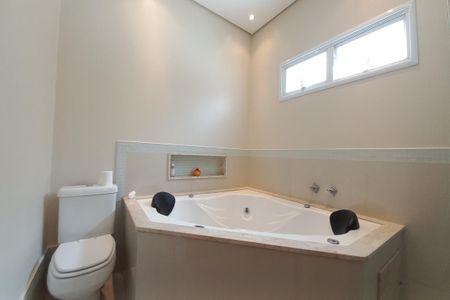 Casa de condomínio à venda com 313m², 3 quartos e 6 vagasBanheiro da Suíte 1