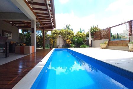 Casa de condomínio à venda com 313m², 3 quartos e 6 vagasÁrea comum - Piscina