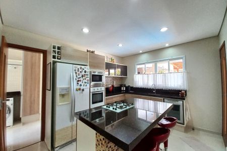 Casa de condomínio à venda com 313m², 3 quartos e 6 vagasCozinha 