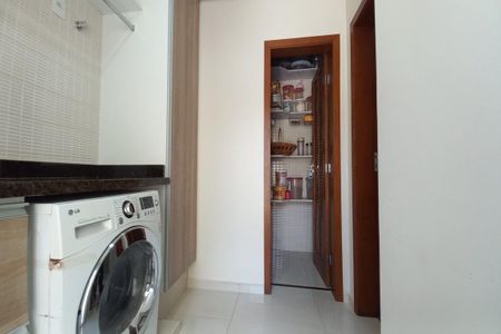 Casa de condomínio à venda com 313m², 3 quartos e 6 vagasÁrea de Serviço 