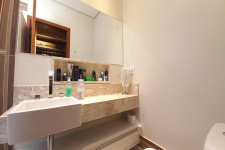 Casa de condomínio à venda com 313m², 3 quartos e 6 vagasBanheiro da Suíte 2