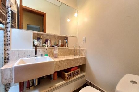 Casa de condomínio à venda com 313m², 3 quartos e 6 vagasBanheiro da Suíte 3