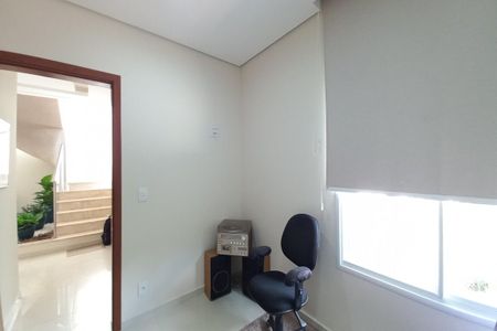 Casa de condomínio à venda com 313m², 3 quartos e 6 vagasEscritório 