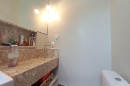 Casa de condomínio à venda com 313m², 3 quartos e 6 vagasBanheiro da Suíte 4