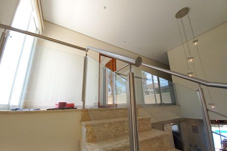 Casa de condomínio à venda com 313m², 3 quartos e 6 vagasEscada 