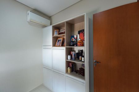 Casa de condomínio à venda com 313m², 3 quartos e 6 vagasEscritório