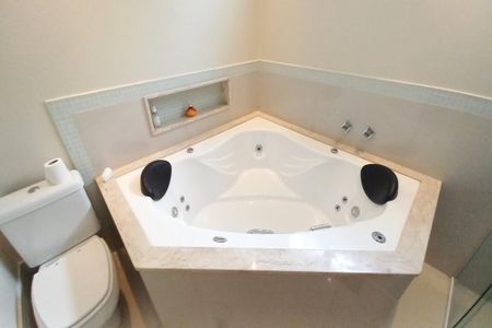 Casa de condomínio à venda com 313m², 3 quartos e 6 vagasDetalhe do Banheiro da Suíte 1 