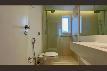 Apartamento para alugar com 230m², 2 quartos e 3 vagas Apartamento para alugar com 230m², 2 quartos e 3 vagasBanheiro 1 da Suite