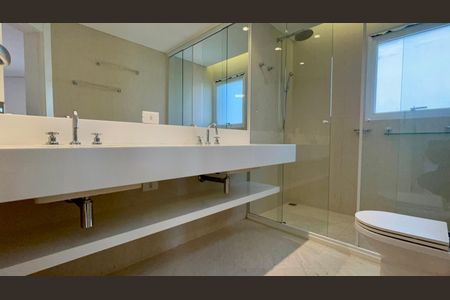 Apartamento para alugar com 230m², 2 quartos e 3 vagas Apartamento para alugar com 230m², 2 quartos e 3 vagasBanheiro 2 da Suite